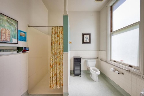 HI Sacramento Hostel - image 12