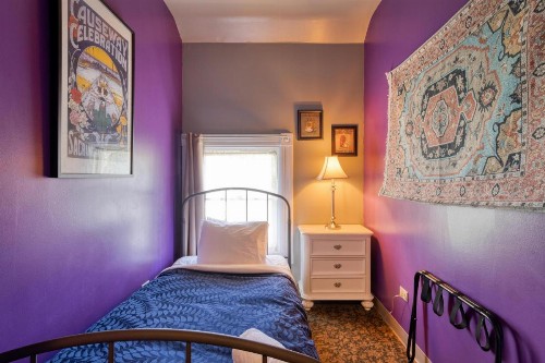 HI Sacramento Hostel - image 40