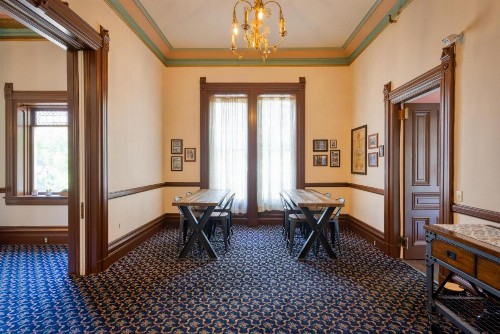 HI Sacramento Hostel - image 8