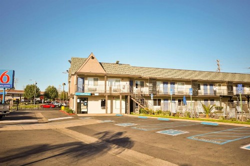 Motel 6-Sacramento CA - Central - image 1