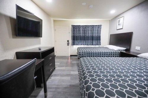 Sky Riders Motel - image 16