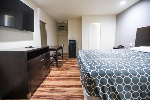 Sky Riders Motel - image 2