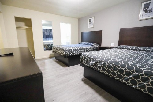 Sky Riders Motel - image 7