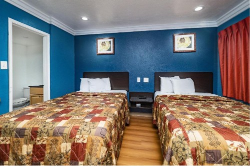 Travelodge by Wyndham Sacramento Convention Center - image 11