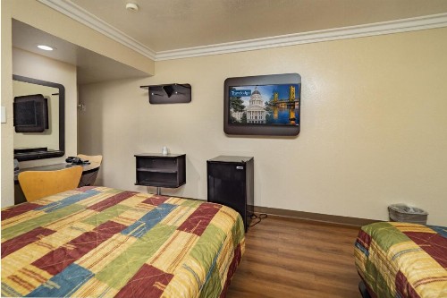 Travelodge by Wyndham Sacramento Convention Center - image 5