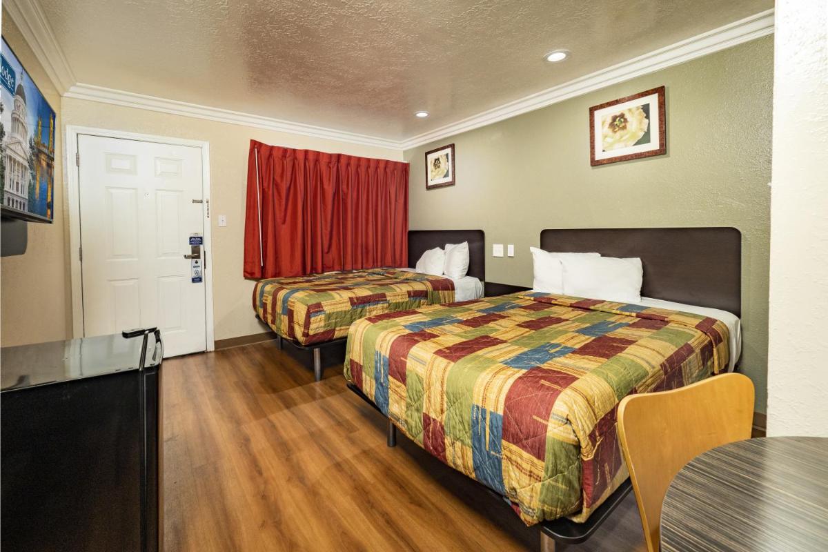 Travelodge by Wyndham Sacramento Convention Center - image 7