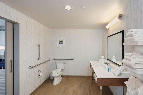 Hampton Inn & Suites Sacramento at CSUS - image 33