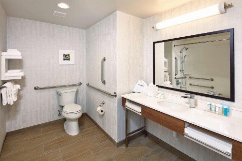 Hampton Inn & Suites Sacramento at CSUS - image 6