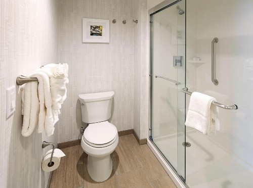 Hampton Inn & Suites Sacramento at CSUS - image 8