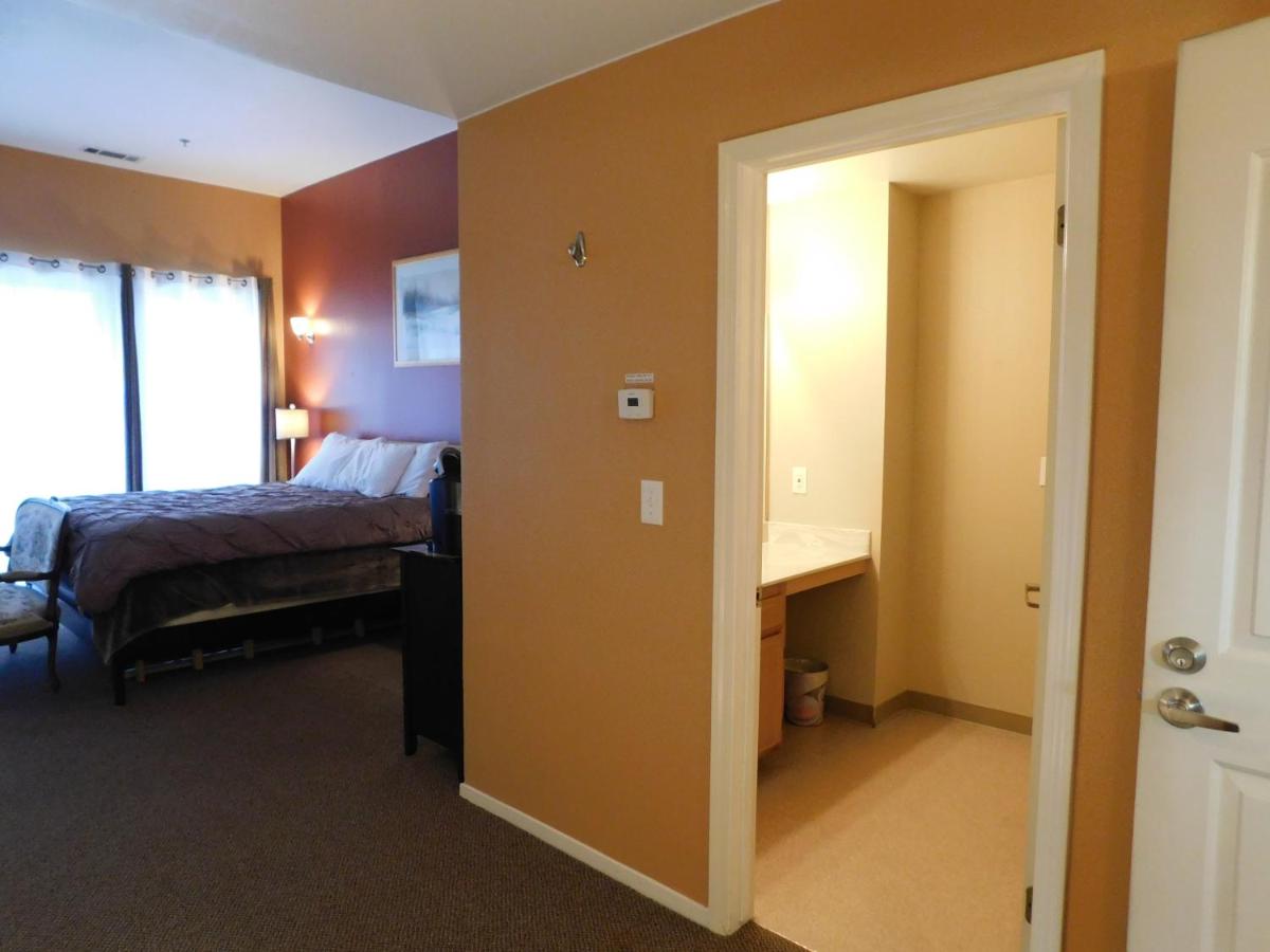 Freeport Wine Country Inn - image 5