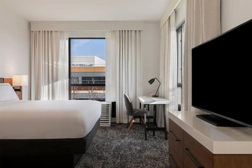 Tapestry By Hilton The Fort Sutter Hotel Sacramento Ca - image 13