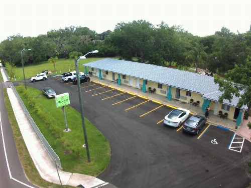 Mar Bay Luxury Suites near Park Beach and Marina