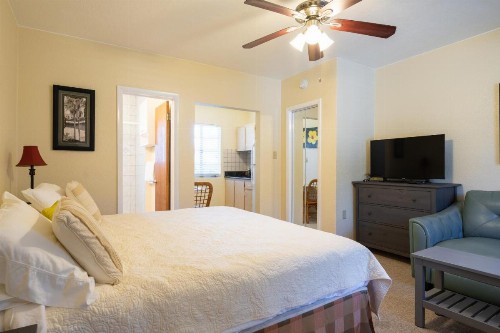 Mar Bay Luxury Suites near Park Beach and Marina - image 12