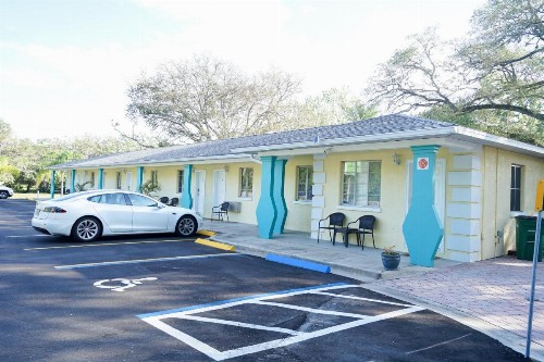 Mar Bay Luxury Suites near Park Beach and Marina - image 15