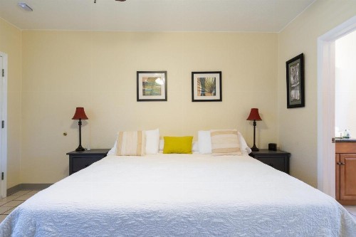 Mar Bay Luxury Suites near Park Beach and Marina - image 4