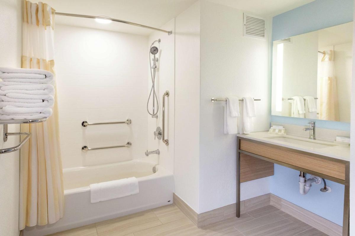 Hilton Garden Inn Saint Augustine Beach - image 7