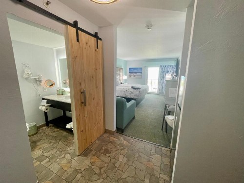 Ocean Sands Beach Inn Ultra Sparkling Saltwater Mineral Pool open until 4 AM Board Games in Lobby Bedside Candy in all rooms Summer Special - image 12