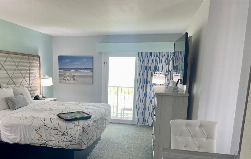 Ocean Sands Beach Inn Ultra Sparkling Saltwater Mineral Pool open until 4 AM Board Games in Lobby Bedside Candy in all rooms Summer Special - image 17