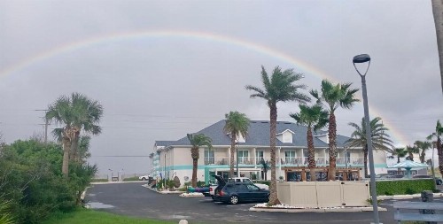 Ocean Sands Beach Inn Ultra Sparkling Saltwater Mineral Pool open until 4 AM Board Games in Lobby Bedside Candy in all rooms Summer Special - image 25