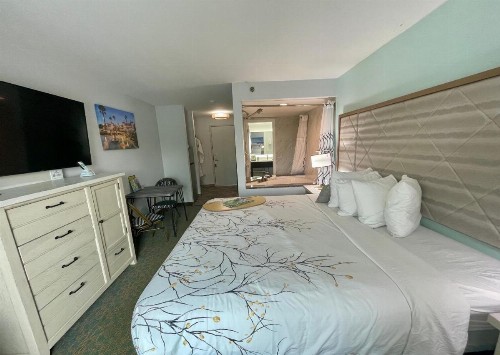 Ocean Sands Beach Inn Ultra Sparkling Saltwater Mineral Pool open until 4 AM Board Games in Lobby Bedside Candy in all rooms Summer Special - image 30