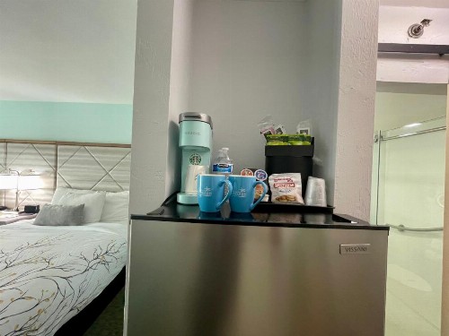 Ocean Sands Beach Inn Ultra Sparkling Saltwater Mineral Pool open until 4 AM Board Games in Lobby Bedside Candy in all rooms Summer Special - image 39