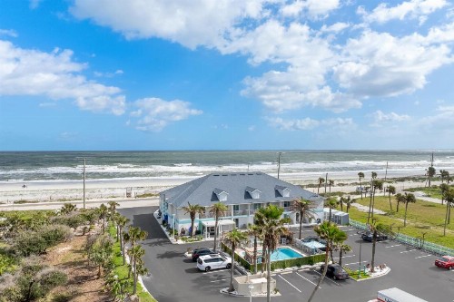 Ocean Sands Beach Inn Ultra Sparkling Saltwater Mineral Pool open until 4 AM Board Games in Lobby Bedside Candy in all rooms Summer Special - image 4