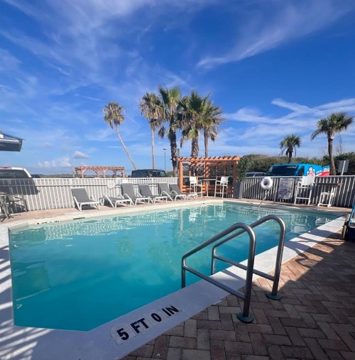 Ocean Sands Beach Inn Ultra Sparkling Saltwater Mineral Pool open until 4 AM Board Games in Lobby Bedside Candy in all rooms Summer Special - image 45