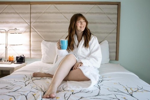 Ocean Sands Beach Inn Ultra Sparkling Saltwater Mineral Pool open until 4 AM Board Games in Lobby Bedside Candy in all rooms Summer Special - image 6