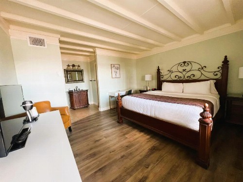 Bayfront Inn - image 20