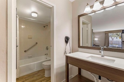 Quality Inn & Suites St Augustine Beach - image 18