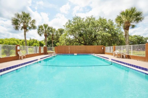 Super 8 by Wyndham St. Augustine - image 19