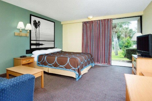 Super 8 by Wyndham St. Augustine - image 6