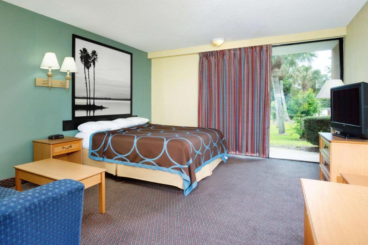 Super 8 by Wyndham St. Augustine - image 6