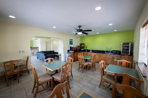 Super 8 by Wyndham St. Augustine Beach - image 17