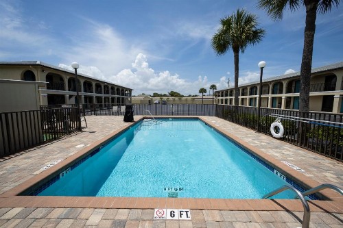 Super 8 by Wyndham St. Augustine Beach - image 19