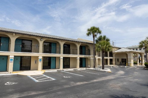 Super 8 by Wyndham St. Augustine Beach - image 20