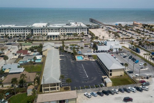 Super 8 by Wyndham St. Augustine Beach - image 21