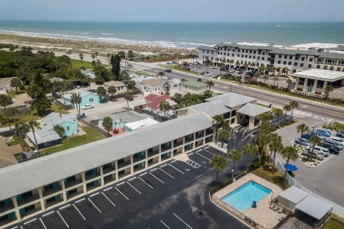 Super 8 by Wyndham St. Augustine Beach - image 9