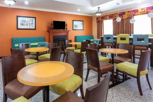 La Quinta Inn & Suites by Wyndham St. Augustine - image 10