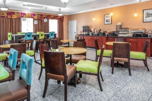 La Quinta Inn & Suites by Wyndham St. Augustine - image 16