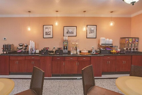 La Quinta Inn & Suites by Wyndham St. Augustine - image 19