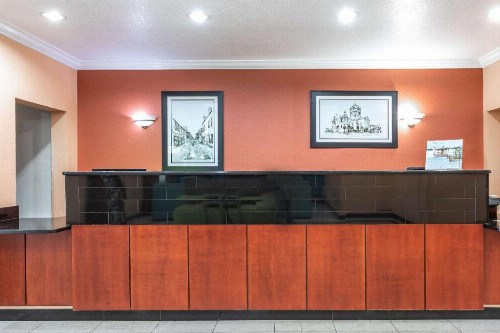 La Quinta Inn & Suites by Wyndham St. Augustine - image 25