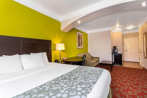 La Quinta Inn & Suites by Wyndham St. Augustine - image 38