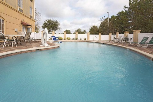 La Quinta Inn & Suites by Wyndham St. Augustine - image 6