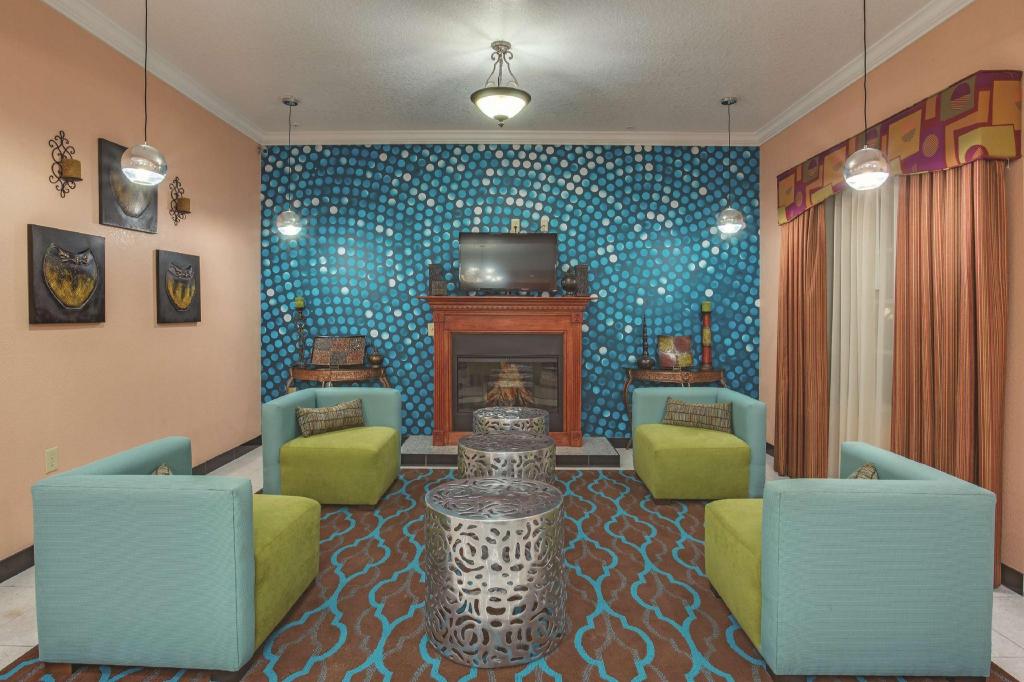 La Quinta Inn & Suites by Wyndham St. Augustine - image 7