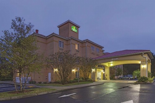 La Quinta Inn & Suites by Wyndham St. Augustine - image 9