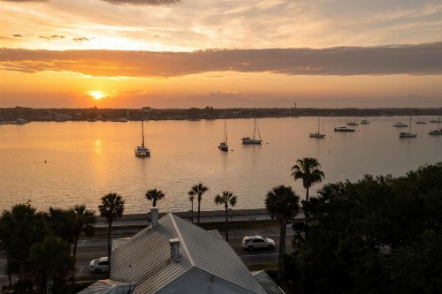 Bayfront Westcott House Bed & Breakfast - image 14