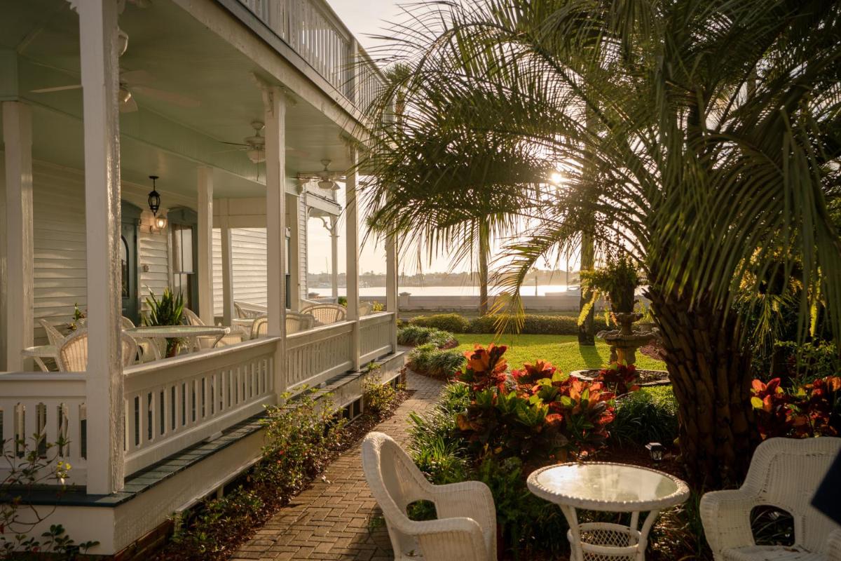 Bayfront Westcott House Bed & Breakfast - image 2