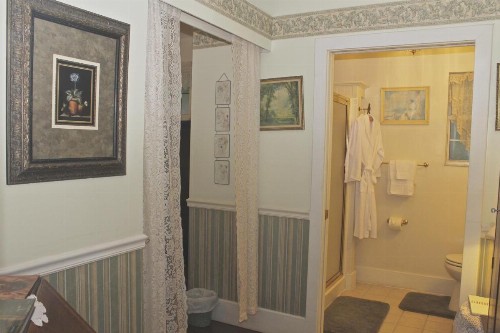 Penny Farthing Inn - image 17