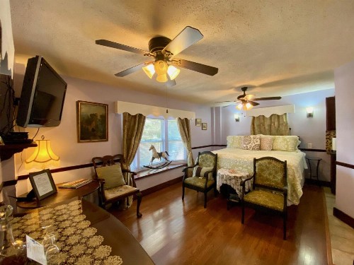 Penny Farthing Inn - image 32